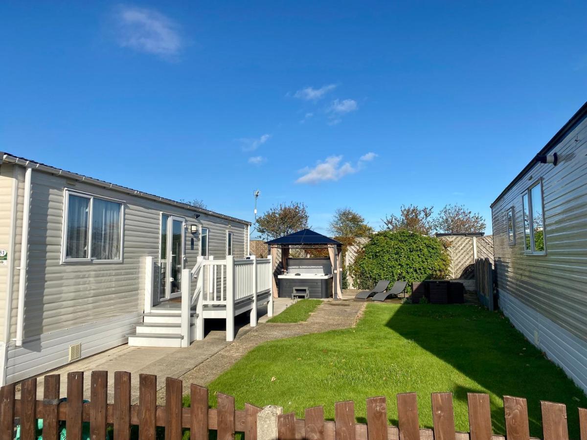 Villa Hot Tub. Countryside. Coast. 5* Patrington Haven Leisure Park, East Yorkshire Exterior foto
